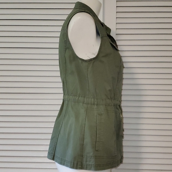 Vest - Picture 5 of 6